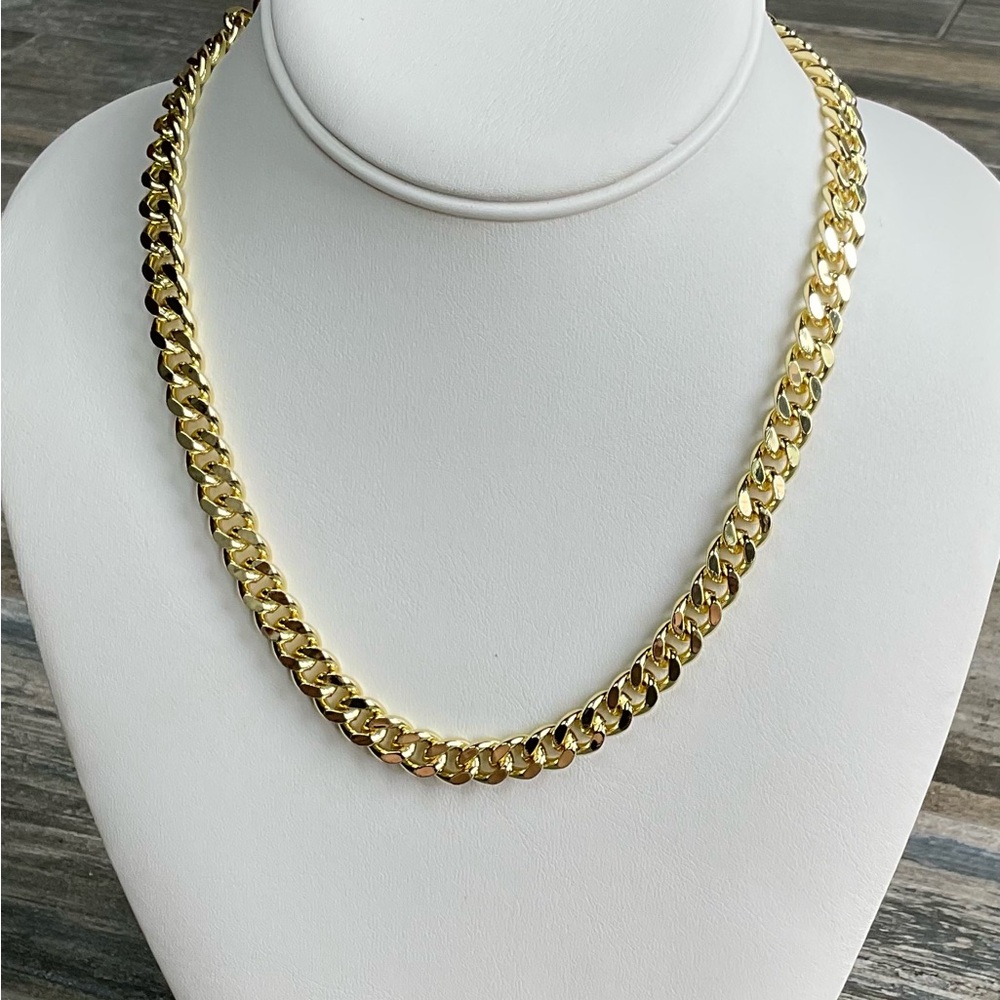 Elegant Gold Chain Necklace